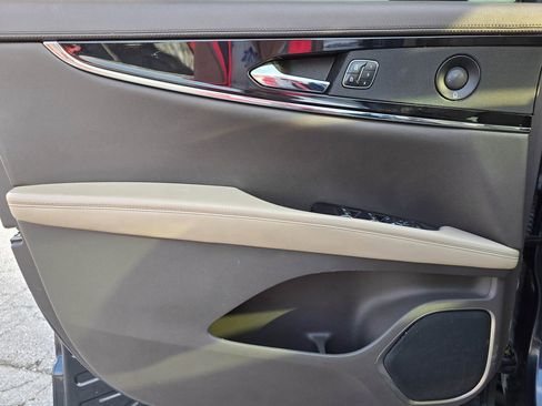 Used 2022 Lincoln Nautilus Reserve w/ Equipment Group 201A image 8