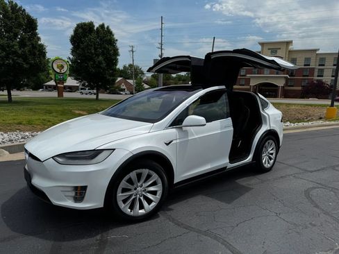 Used 2020 Tesla Model X Long Range AWD/4WD image 2