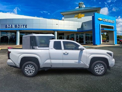 Used 2025 Toyota Tacoma SR5 RWD image 2