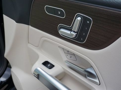 Used 2025 Mercedes-Benz GLB 250 image 64