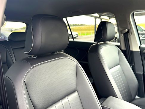 Used 2024 Volkswagen Tiguan SE image 24