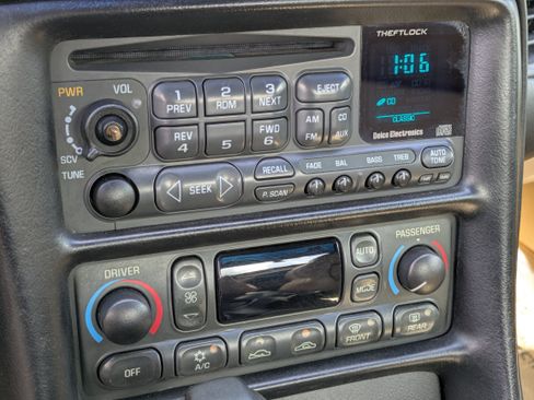 Used 2002 Chevrolet Corvette Convertible w/ Preferred Equipment Group2 image 28