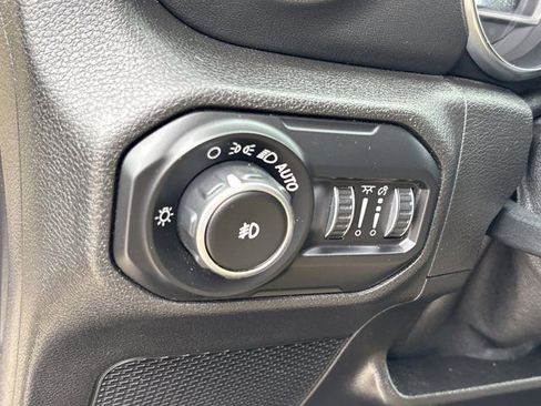 Used 2018 Jeep Wrangler Unlimited Sahara AWD/4WD image 24