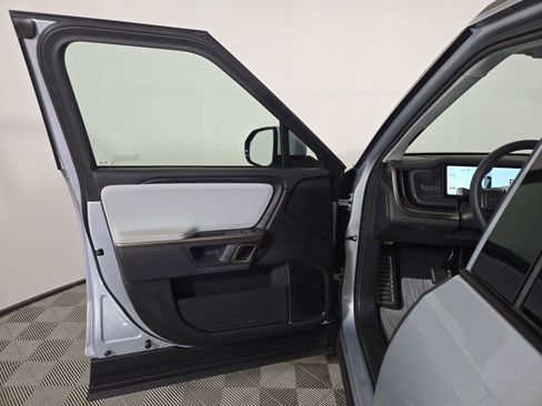 Used 2023 Rivian R1S Adventure AWD/4WD image 16