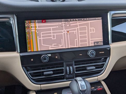 Used 2025 Porsche Macan image 17