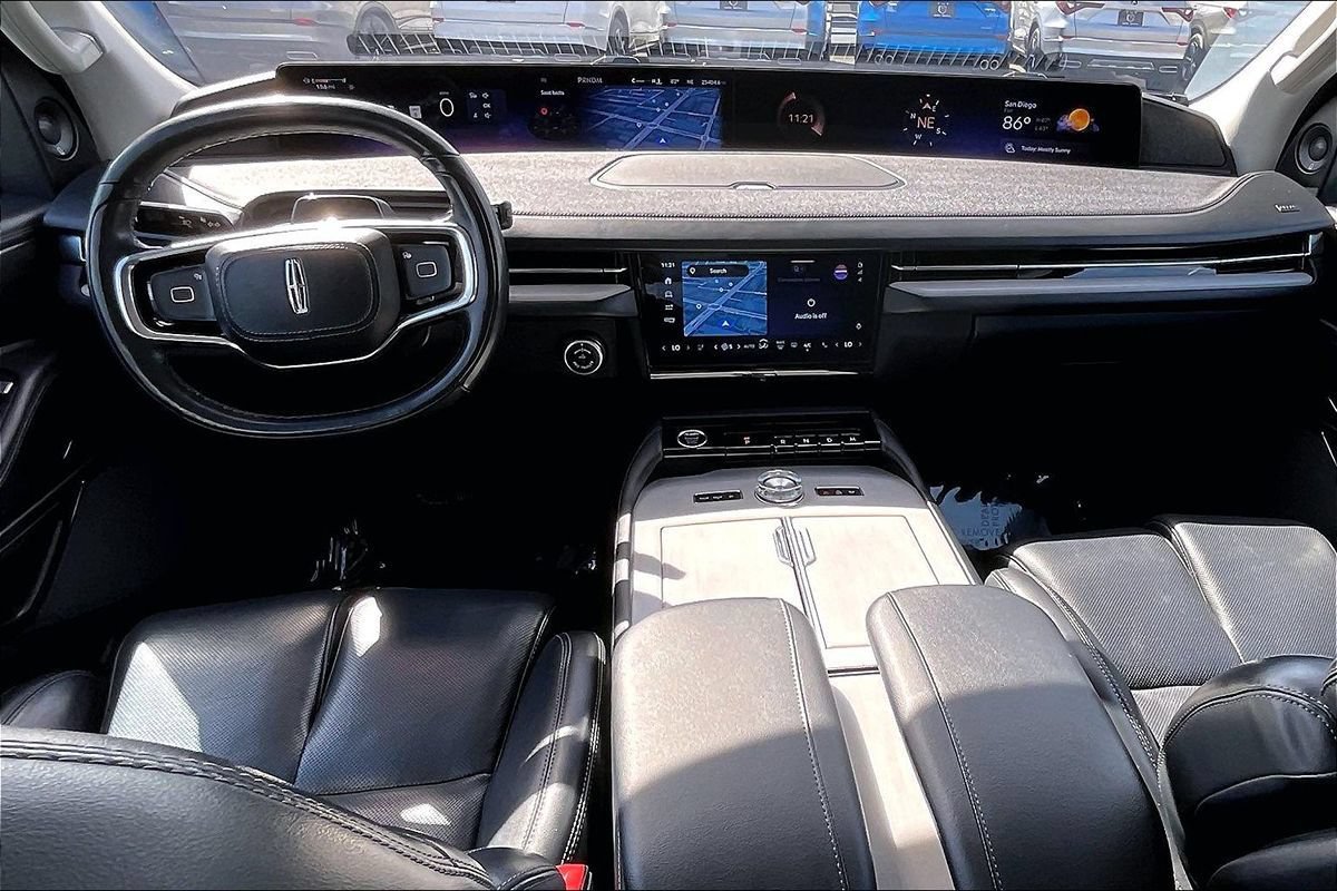 Used 2025 Lincoln Navigator Reserve AWD/4WD image 30