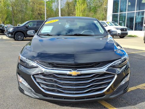 Used 2025 Chevrolet Malibu LT FWD image 2