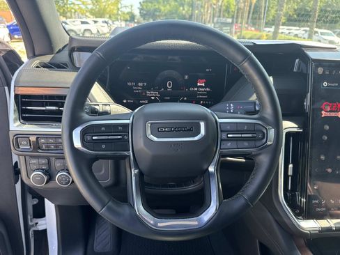 Used 2025 GMC Yukon Denali AWD/4WD image 15