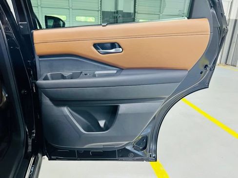 New 2026 Nissan Pathfinder Platinum FWD image 31