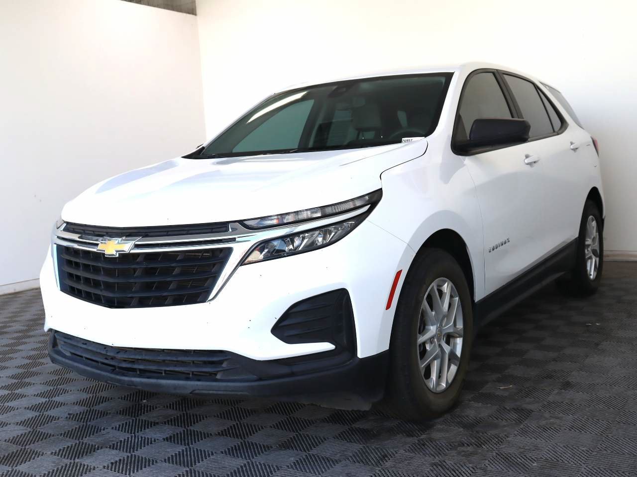Certified 2024 Chevrolet Equinox LS w/ Driver Confidence II Package FWD image 1