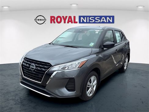 Used 2025 Nissan Kicks Play S image 3