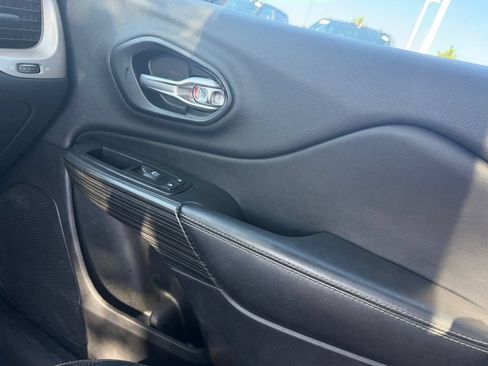 Used 2014 Jeep Cherokee Limited w/ Technology Group AWD/4WD image 36