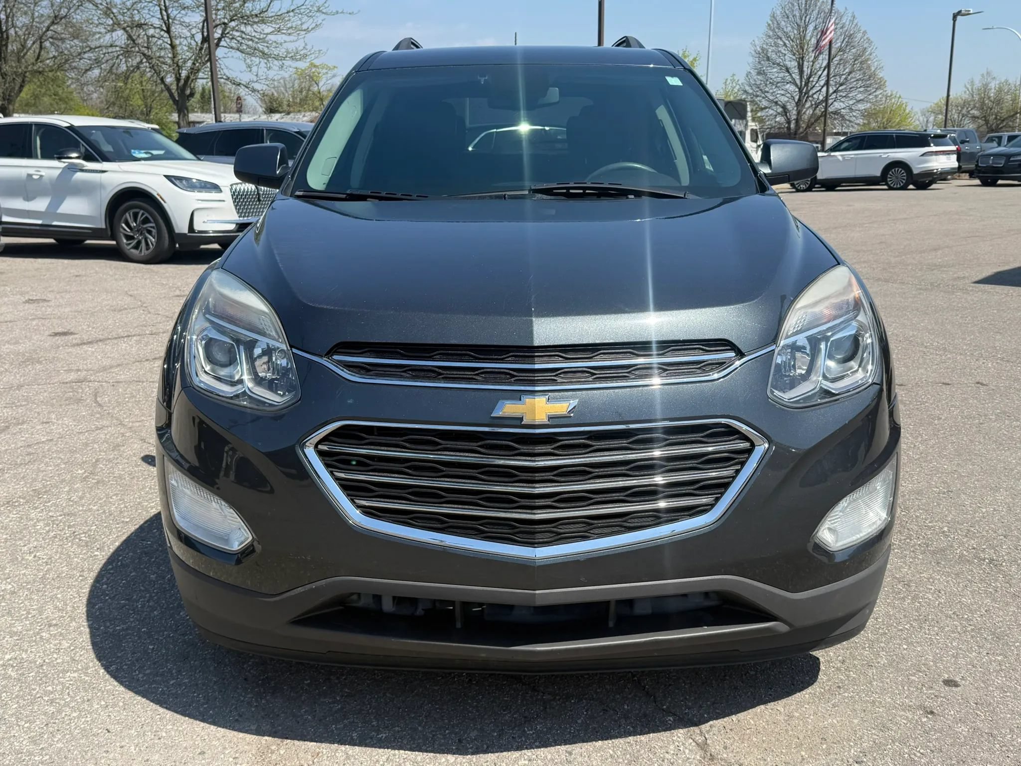 Used 2017 Chevrolet Equinox LT FWD image 2