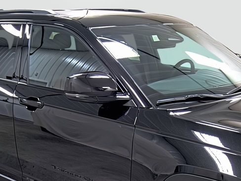 New 2025 Jeep Grand Cherokee Altitude image 15