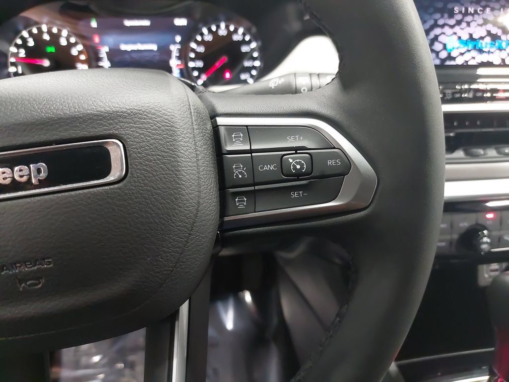 Used 2025 Jeep Compass Limited AWD/4WD image 17