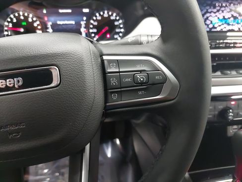 Used 2025 Jeep Compass Limited AWD/4WD image 17