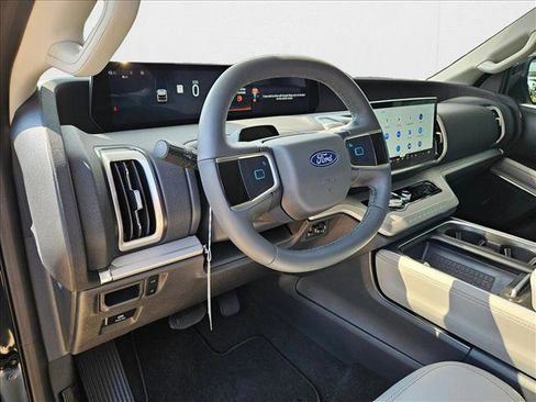 New 2025 Ford Expedition Active image 3