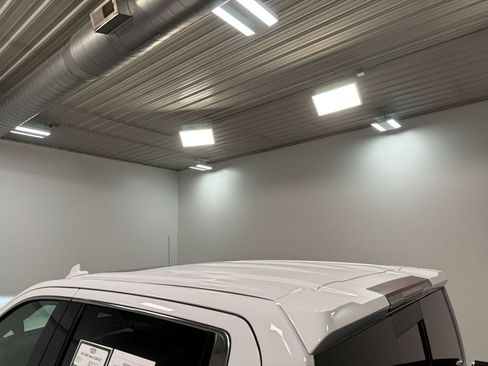 Used 2021 GMC Sierra 1500 SLT image 44