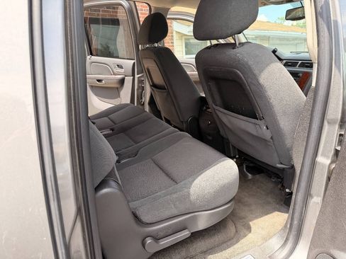 Used 2009 Chevrolet Suburban LT w/ Convenience Package 1 AWD/4WD image 18