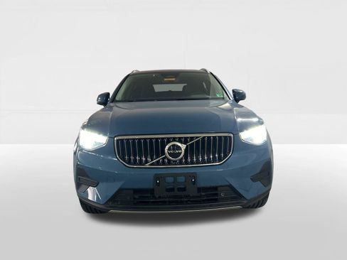 Used 2025 Volvo XC40 B5 Core image 6