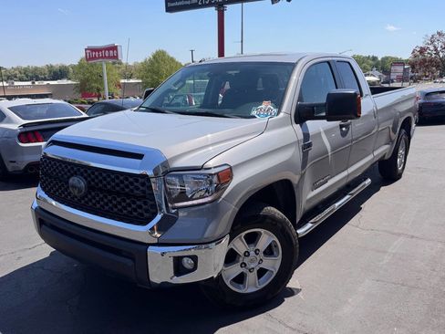 Used 2018 Toyota Tundra SR5 w/ SR5 Upgrade Package AWD/4WD image 2