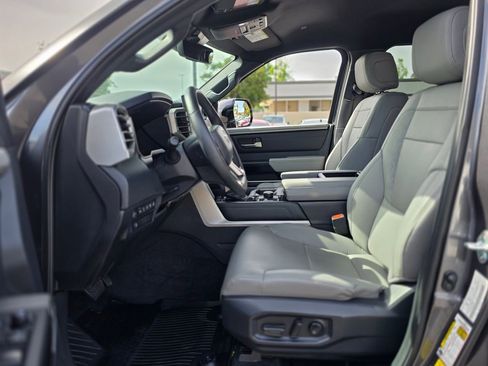 Used 2025 Toyota Tundra Limited AWD/4WD image 13