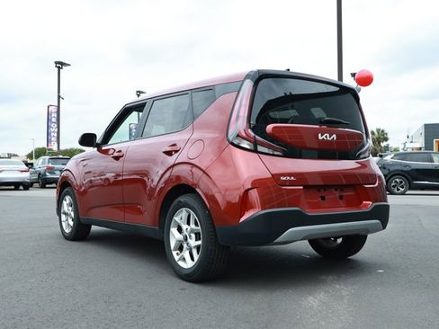Used 2023 Kia Soul LX w/ LX Technology Package FWD image 8