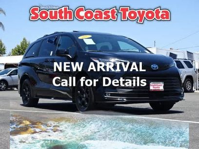 Certified 2025 Toyota Sienna XLE Woodland Edition