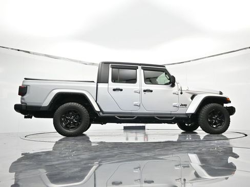 Used 2022 Jeep Gladiator Willys image 38