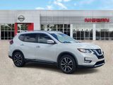 Used 2018 Nissan Rogue SL w/ Premium Package image 2