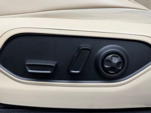 Used 2023 Jeep Grand Cherokee Limited w/ Luxury Tech Group II image 21