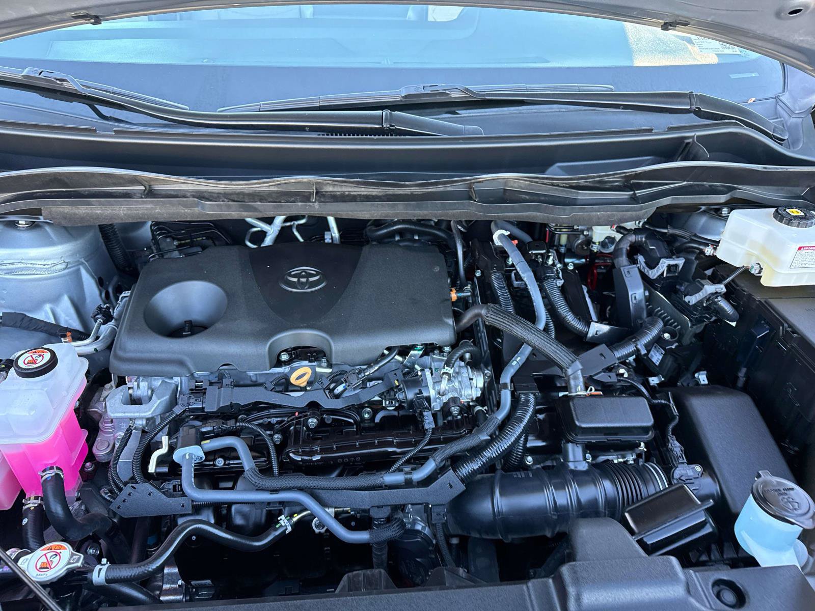 Used 2025 Toyota Sienna LE FWD image 9