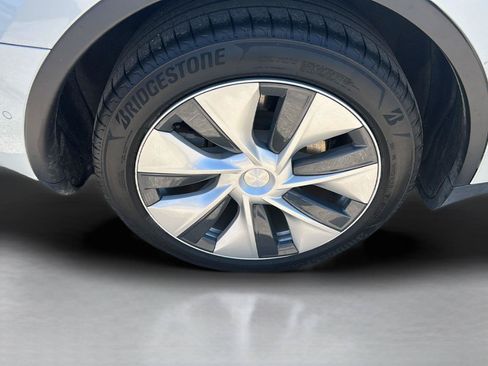 Used 2021 Tesla Model Y Long Range AWD/4WD image 11