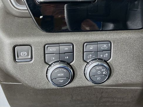 Certified 2025 GMC Sierra 1500 Elevation w/ Elevation Premium Package image 9