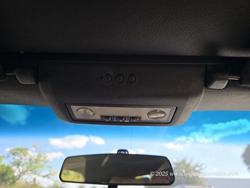 Used 2005 Ford Thunderbird Deluxe 2dr Convertible image 25