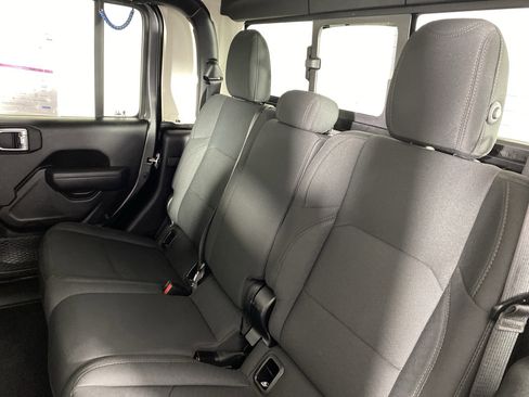 Used 2022 Jeep Gladiator Sport image 31