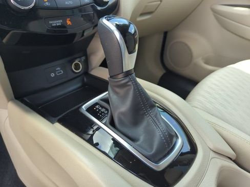 Certified 2019 Nissan Rogue SV FWD image 42