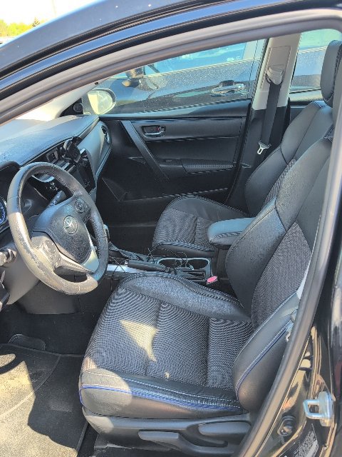 Used 2017 Toyota Corolla SE FWD image 2