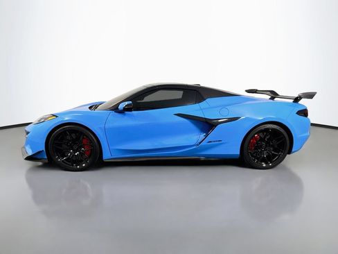 Used 2024 Chevrolet Corvette Z06 w/ Z07 Performance Package RWD image 2