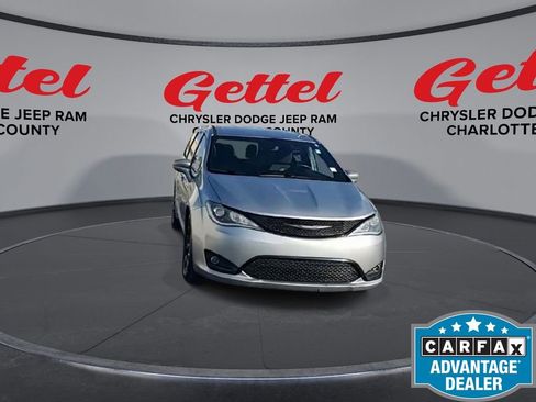 Used 2020 Chrysler Pacifica Touring w/ S Appearance Package image 2