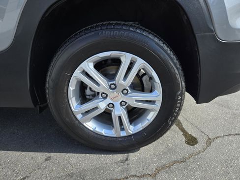 Used 2024 GMC Terrain SLE image 34