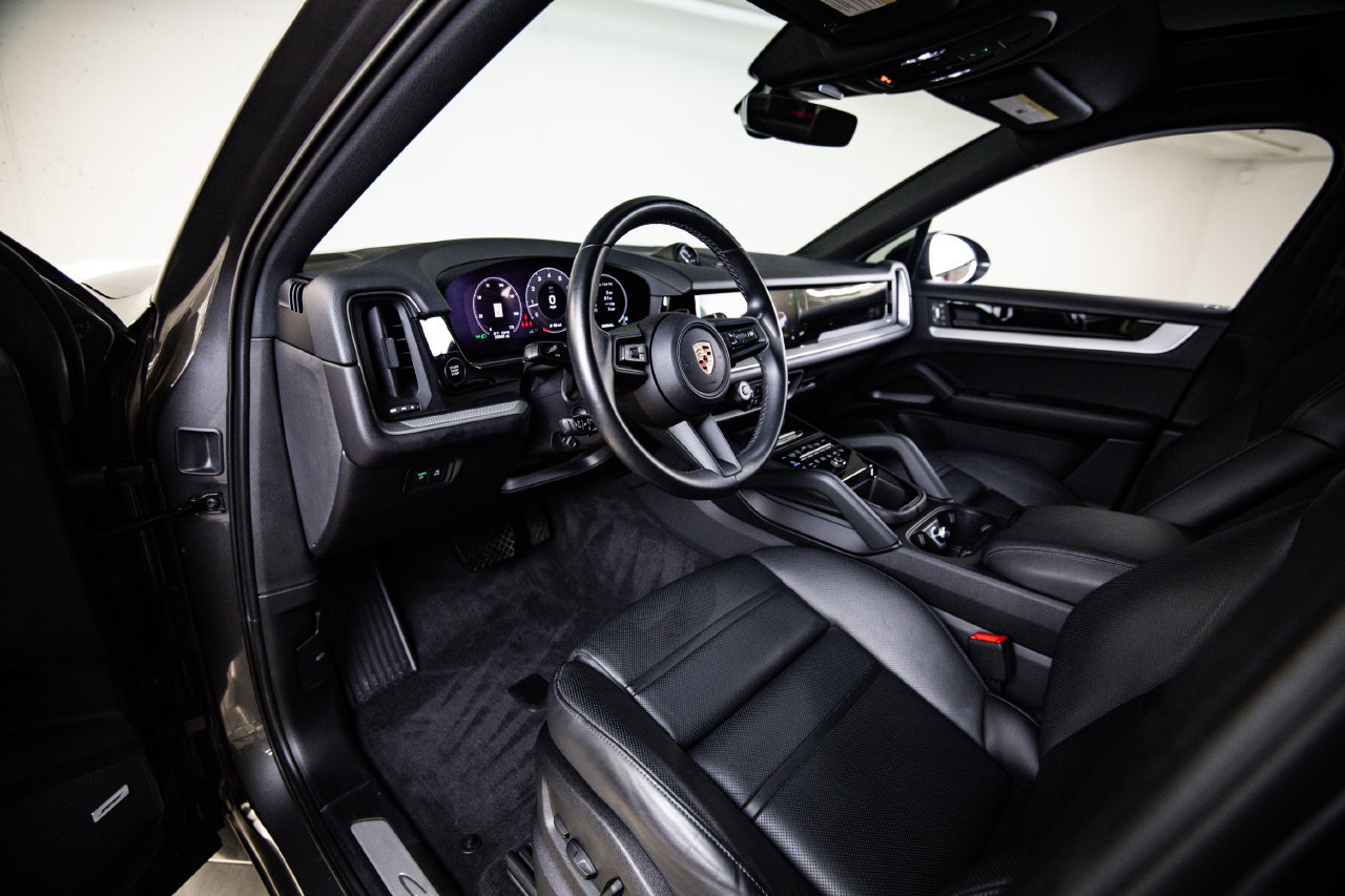 Certified 2024 Porsche Cayenne Coupe AWD/4WD image 4