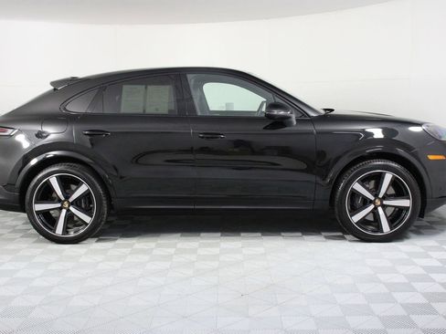 Certified 2025 Porsche Cayenne Coupe image 8