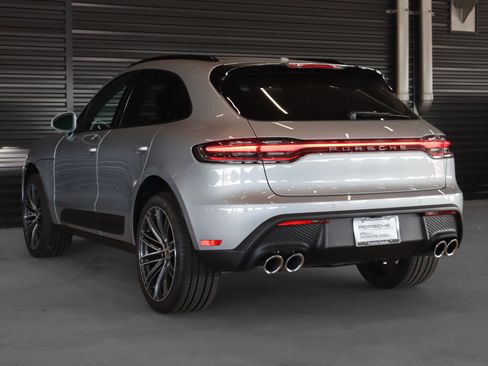 Certified 2026 Porsche Macan AWD/4WD image 3