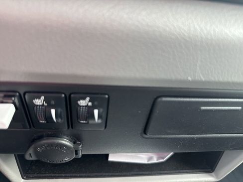 Used 2017 Toyota Sienna XLE image 33