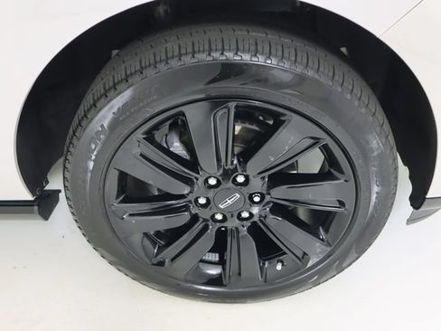 Used 2024 Lincoln Navigator Reserve AWD/4WD image 9