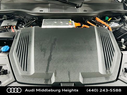 Used 2021 Audi e-tron Premium Plus w/ Premium Plus Package image 32