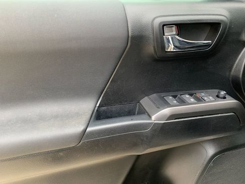 Used 2022 Toyota Tacoma SR5 image 12