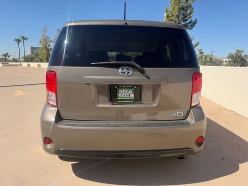 Used 2013 Scion xB FWD image 9