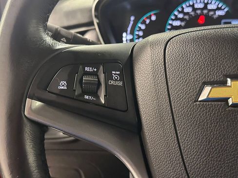 Used 2022 Chevrolet Trax LT w/ LT Convenience Package AWD/4WD image 34